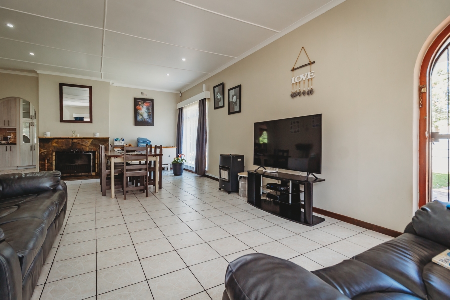 4 Bedroom Property for Sale in Bodorp Western Cape